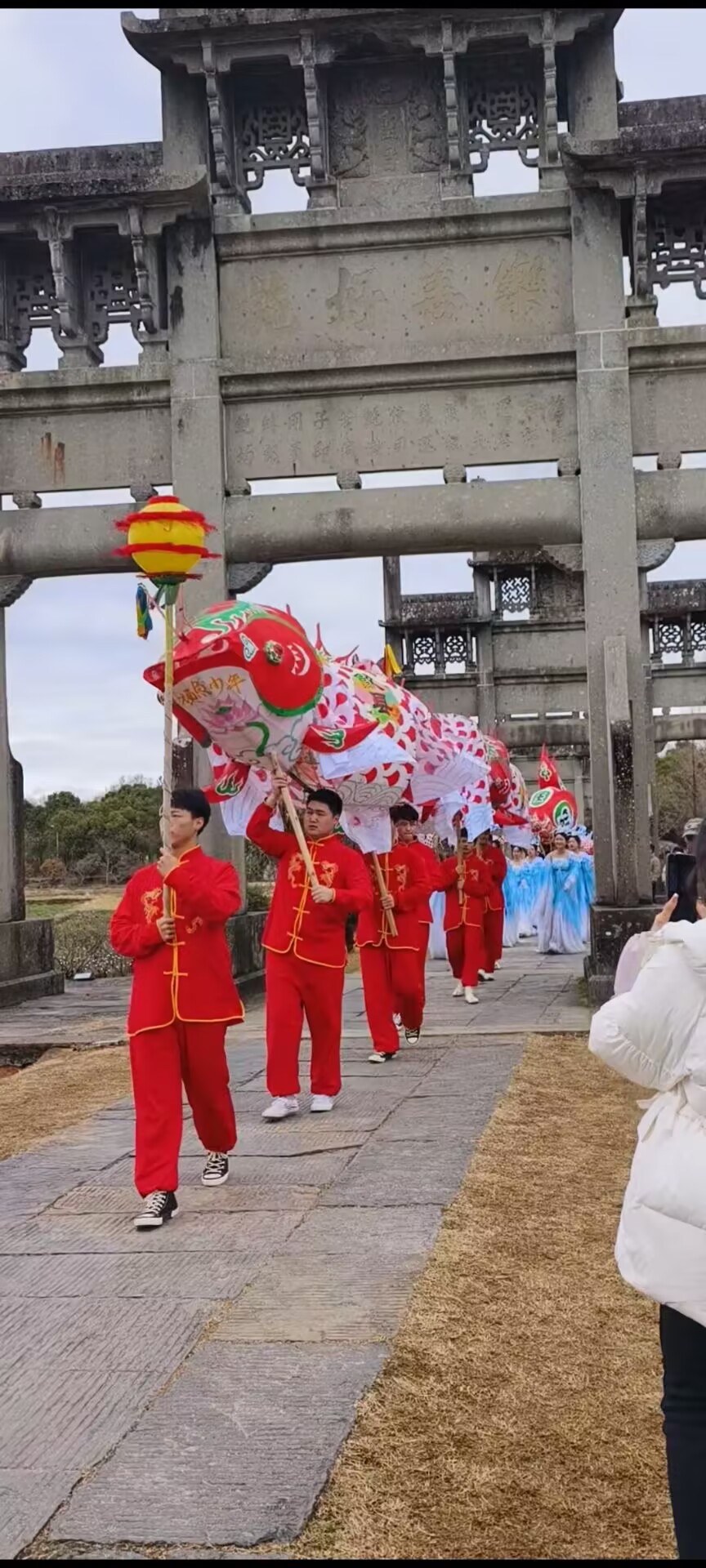 闹鱼灯，楚雷摄.jpg